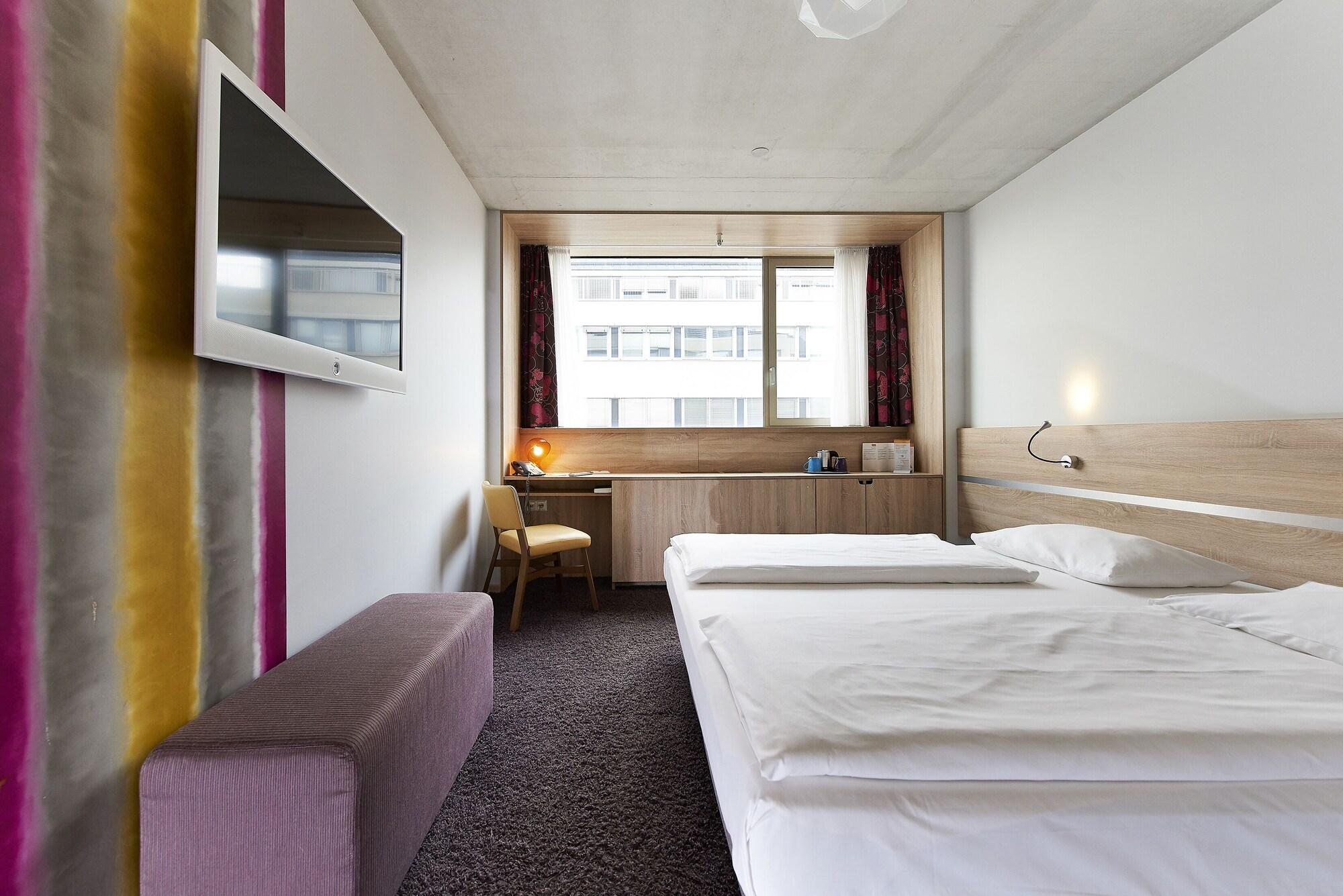 Simm'S Hotel - Cityhotel Next To Metro U3 Виена Екстериор снимка