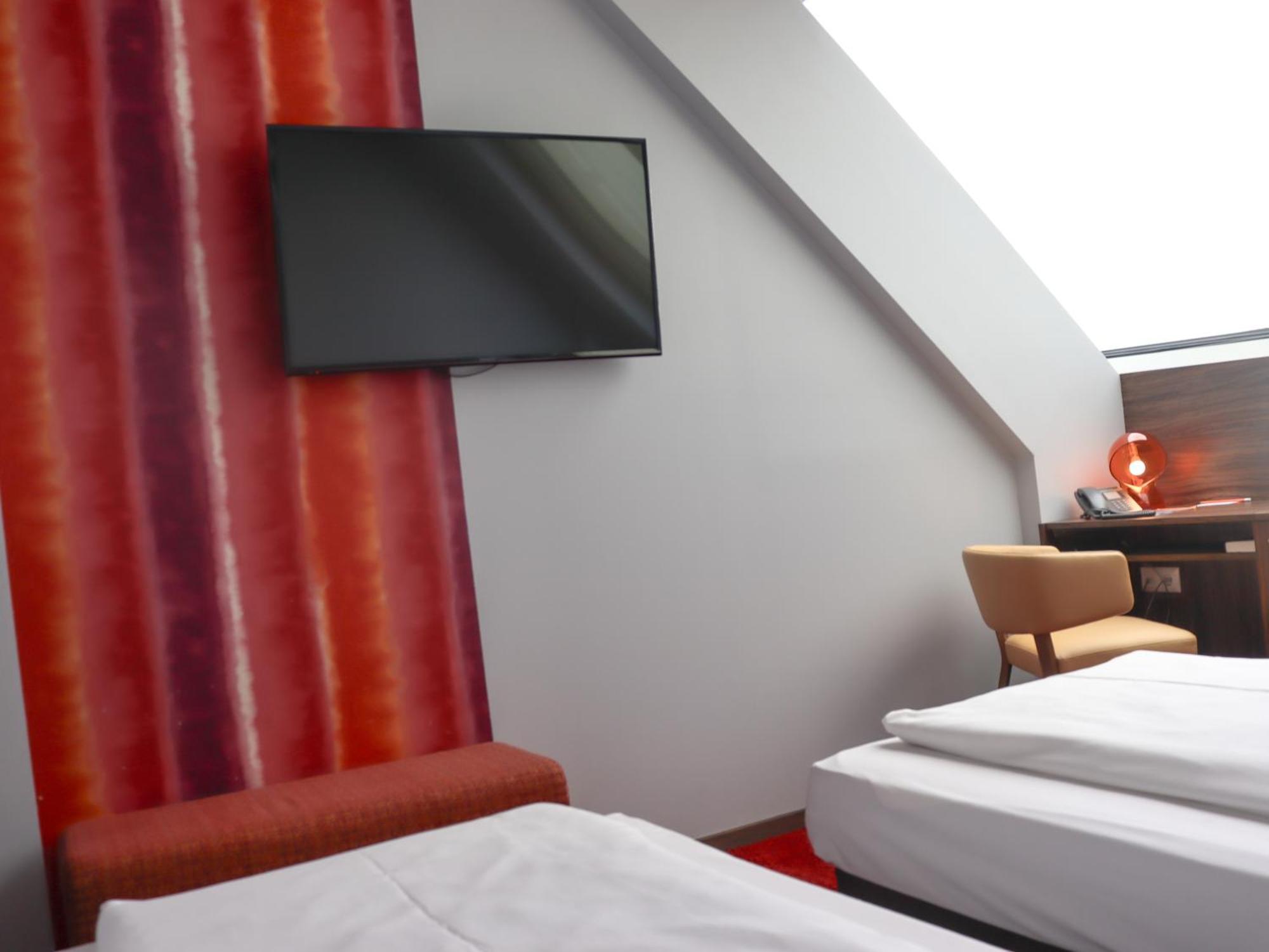 Simm'S Hotel - Cityhotel Next To Metro U3 Виена Екстериор снимка
